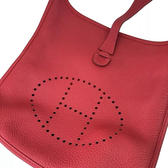 AUTH 2023 HERMES H GHW EVELYNE III PM ROUGE VIF CLEMENCE CROSSBODY SADDLE BAG - Picture 2 of 16